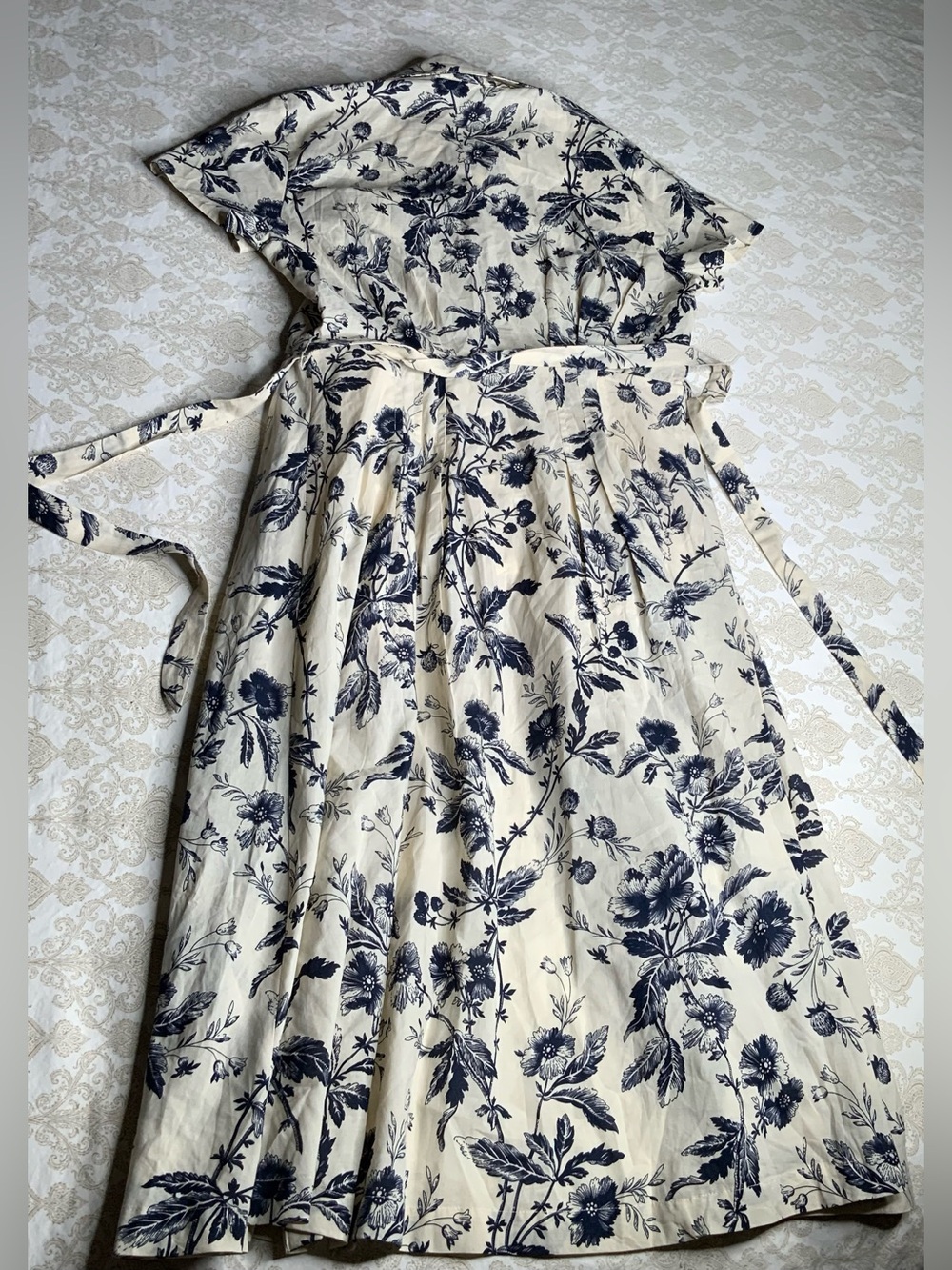 Women's Aakaa Floral Button Down Midi Dress Beige Navy Size Medium - Picture 11 of 11